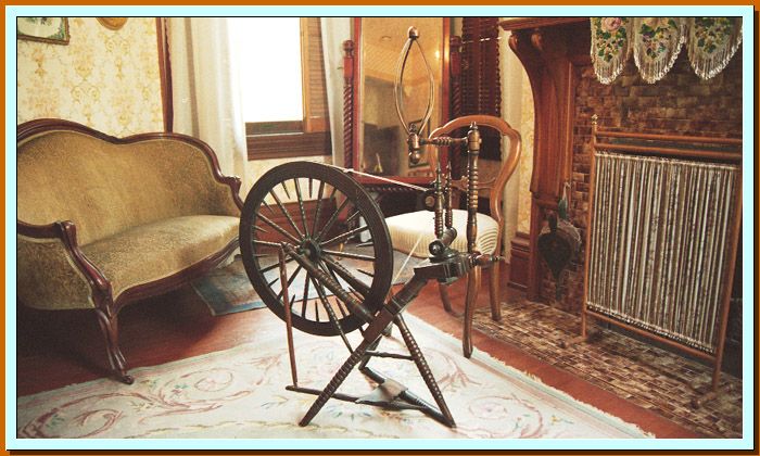 gust-room-spinning-wheel