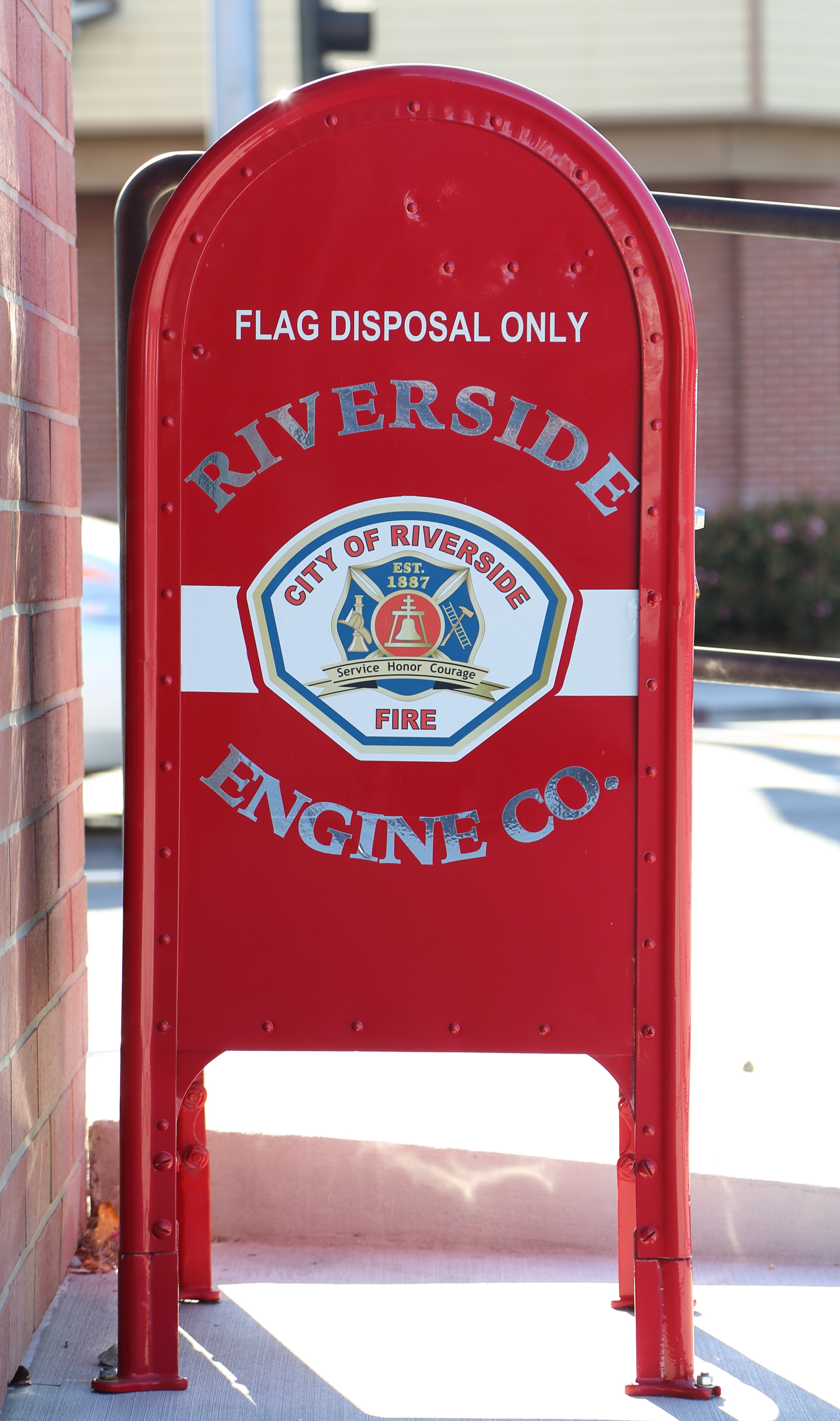 Flag disposal box